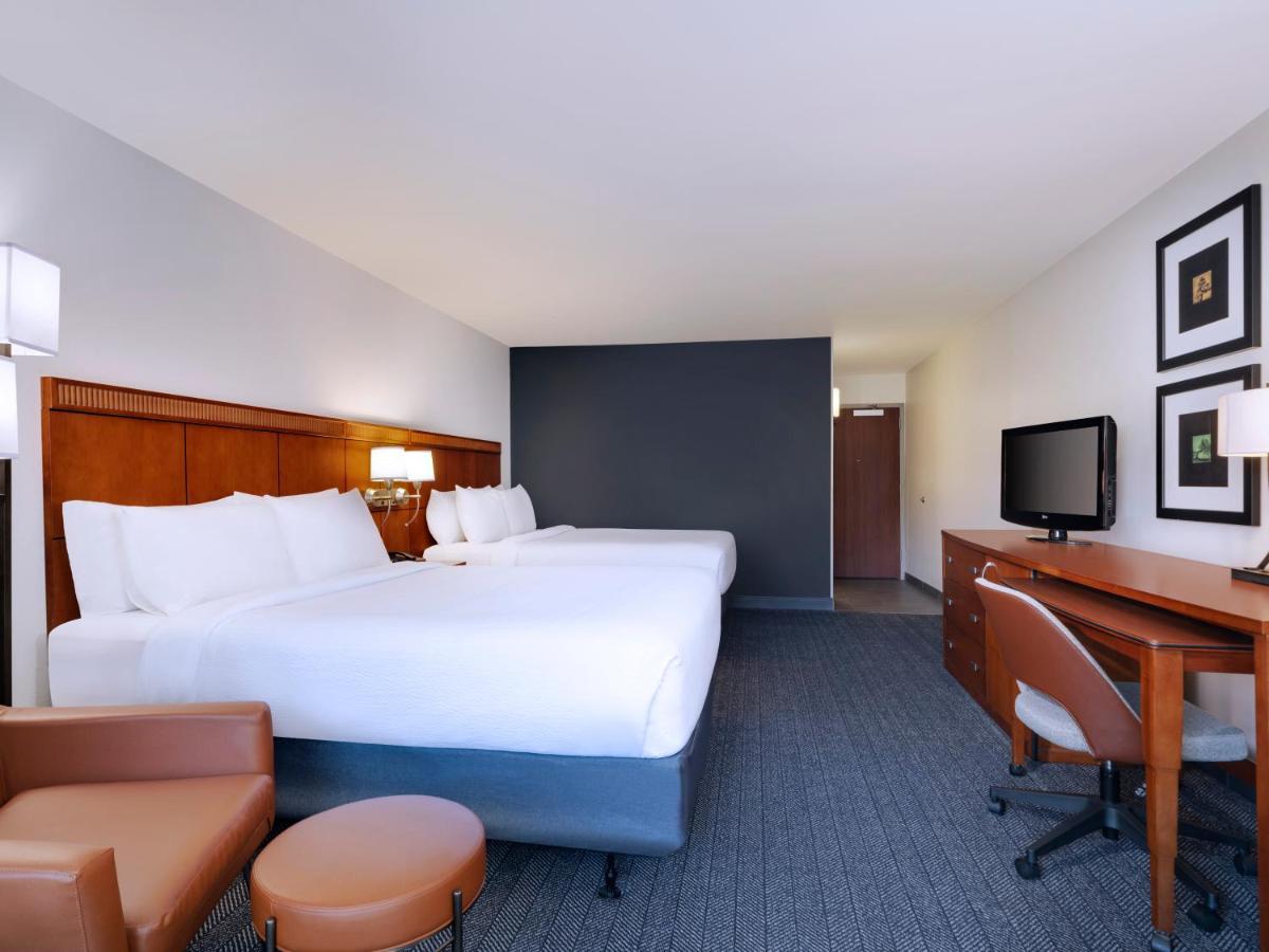 Hotel Courtyard North / I-75 Fletcher 3*