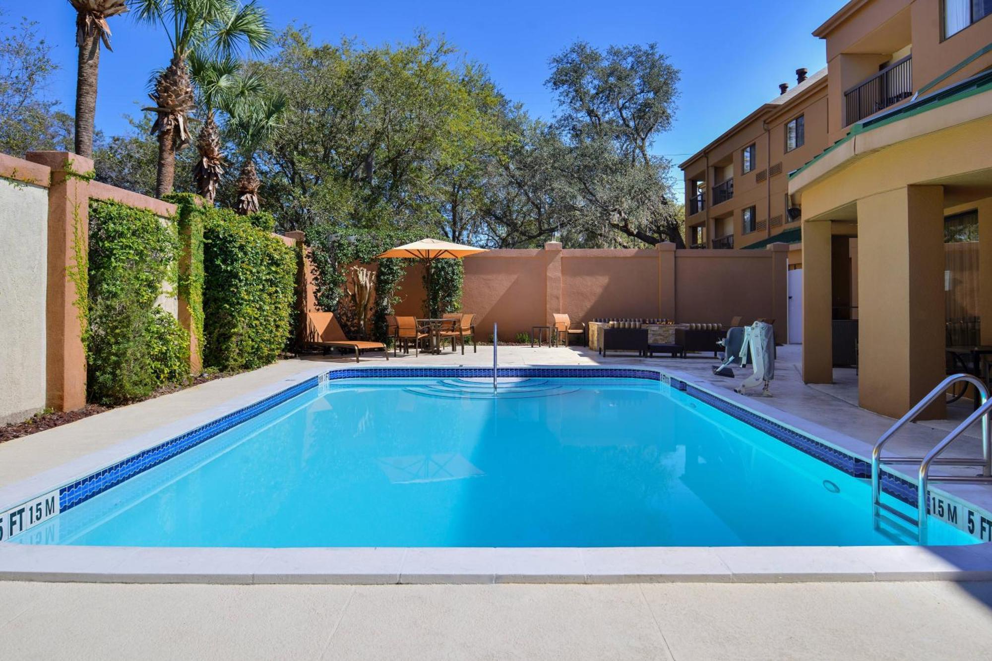 Courtyard North / I-75 Fletcher Hotel 3*